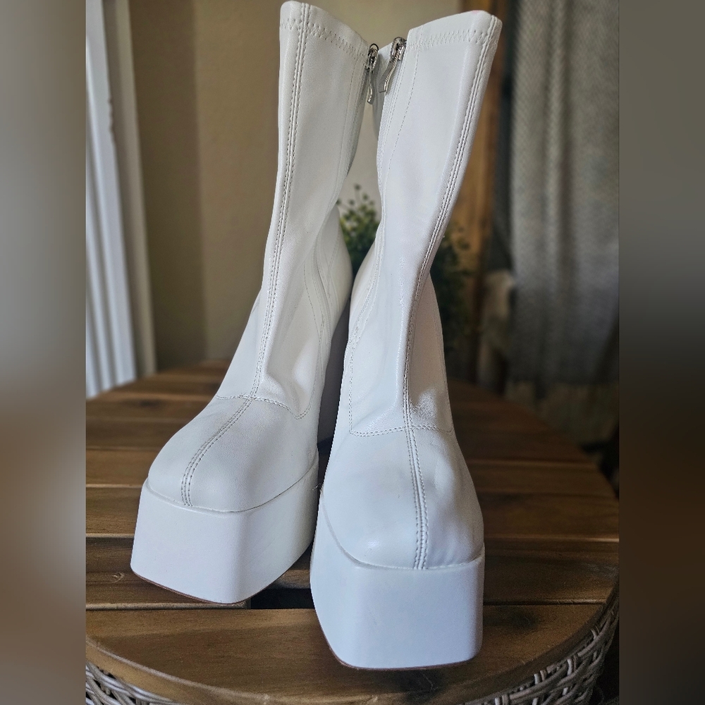 Elegant White Platform Boots - Picture 2 of 6